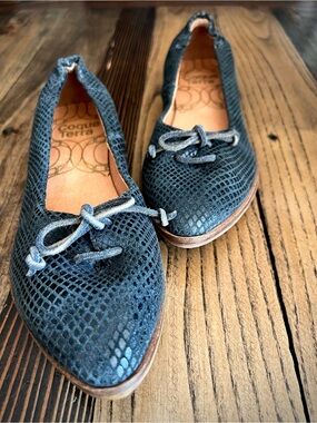 COQUE TERRA Anthropologie Blue Snake Textured Pointed Leather Ballet Flats EU36